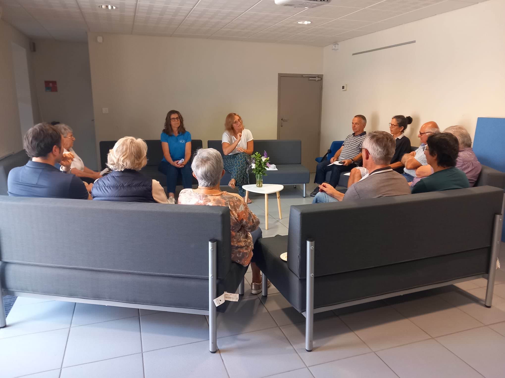 Lors du dernier café des aidants présentation des ateliers `prévenir le mal du dos` pour les aidants